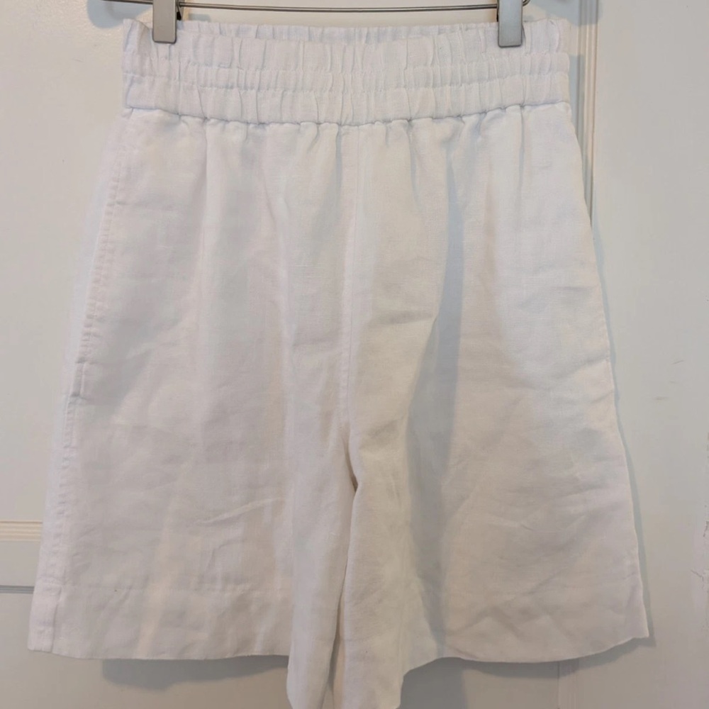 White Elastic Waist Women’s Linen Shorts